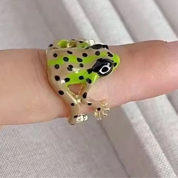 Green Dot Frog Reptile Ring - Picture 3 of 9